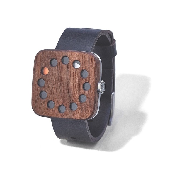 Accessories - Like new Grovemade walnut hand oiled Oregon Claro watch